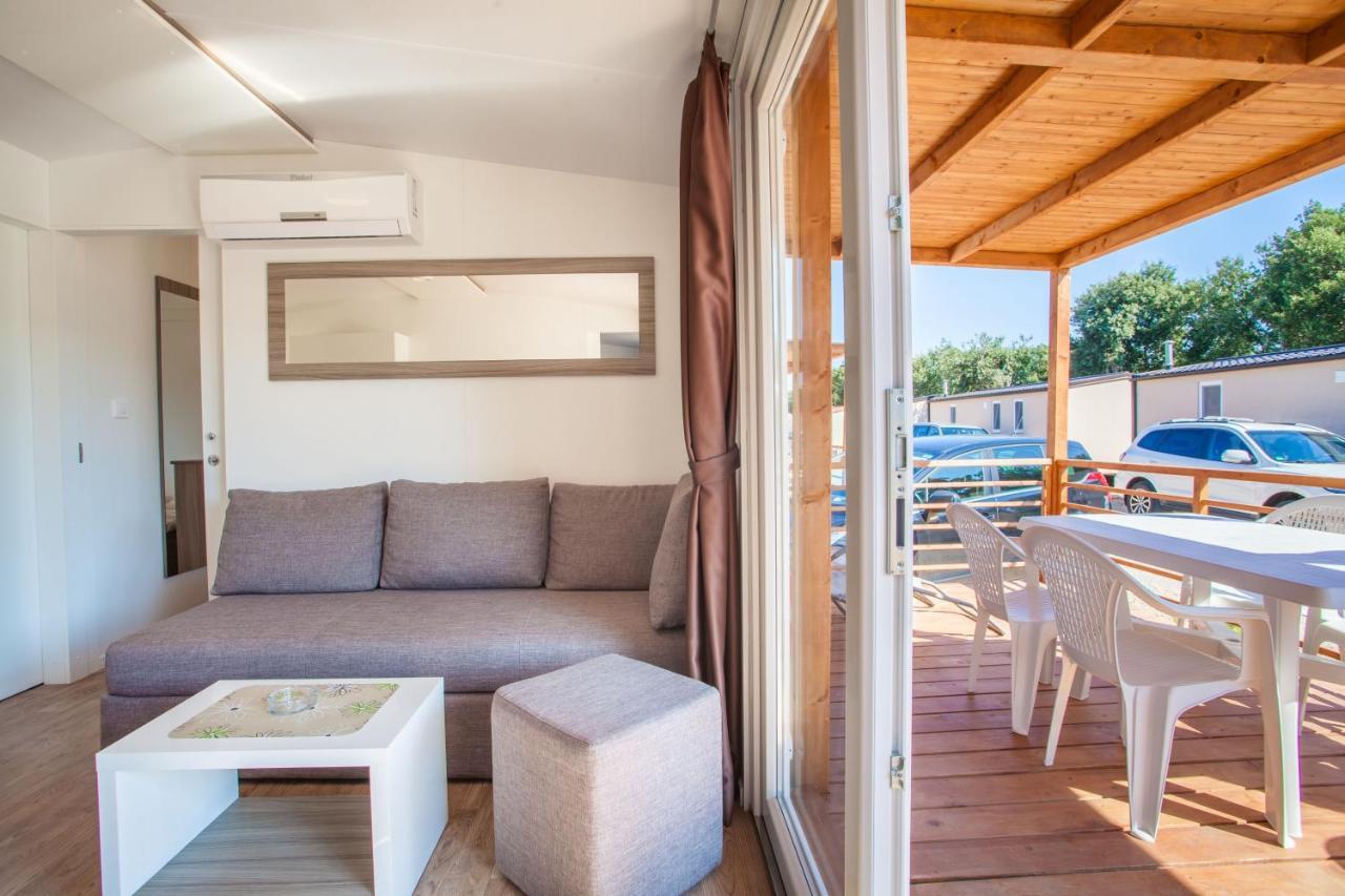 Mobile Homes Delta Marine At Campsite Rapoca Nerezine Ngoại thất bức ảnh